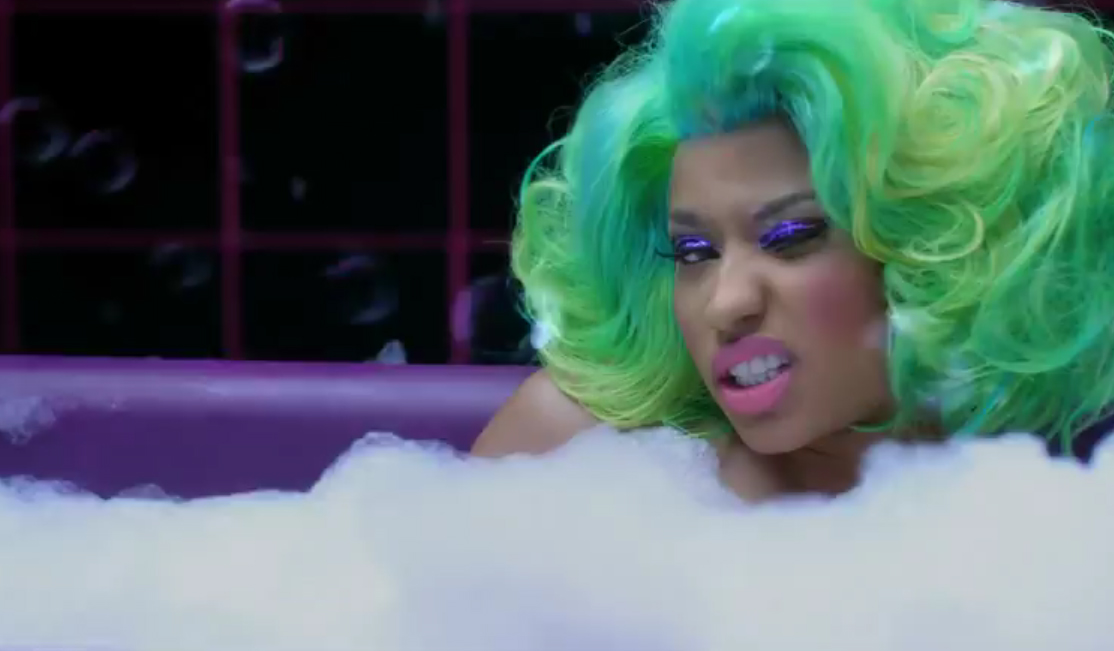 Тейлор свифт out of the woods. Everybody клип 2022. Нюша певица небо знает. Бьянка 2010. Клава кока и нилетто краш.