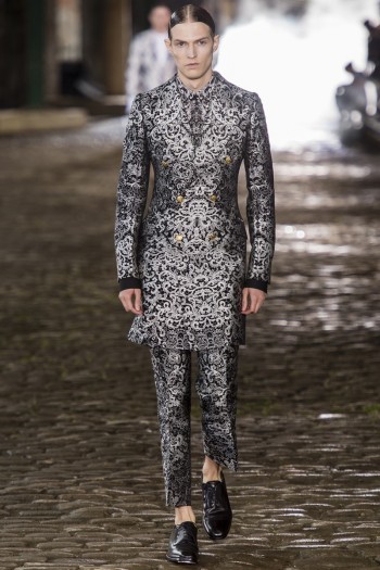 alexander-mcqueen-spring-summer-2014-menswear-0023-350x525