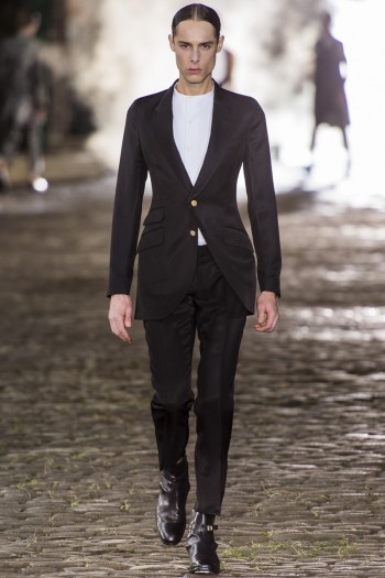 alexander-mcqueen-spring-summer-2014-menswear-0026-350x525