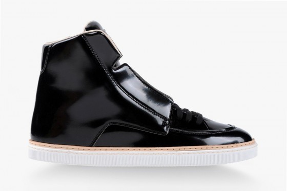 maison-martin-margiela-2013-fall-winter-high-top-black-patent-leather-sneaker-1