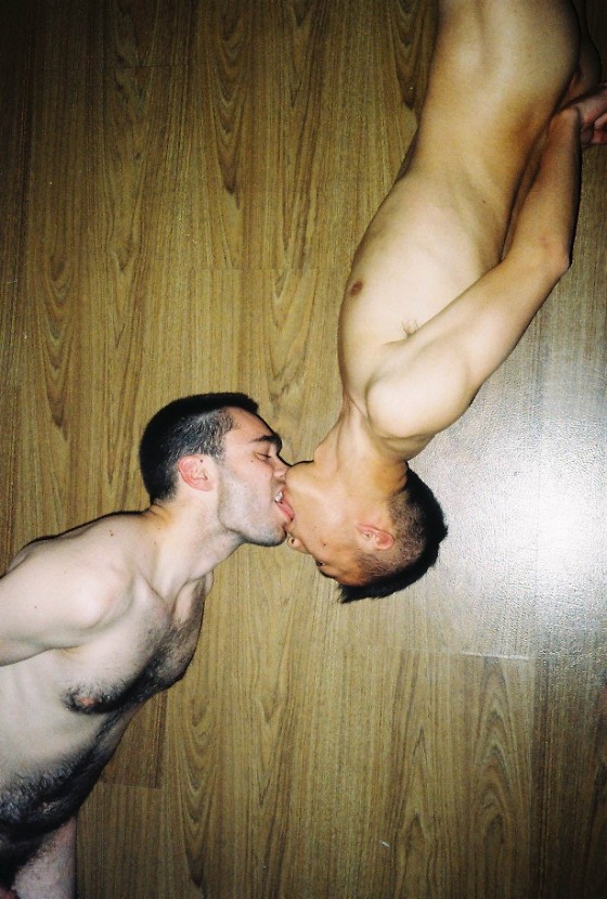 horny_gay_kiss_12