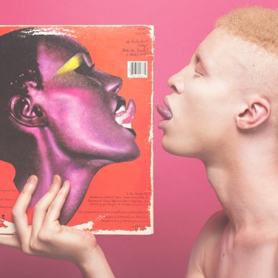 KISSING QUEENS