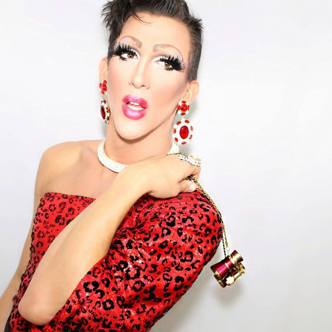 Zeitgeistworld » NYC Drag Scene Queen Marti Gould Cummings Sings Led